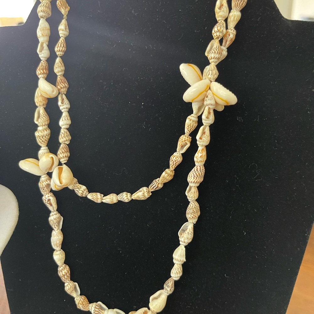 Two Cream Shell Necklaces - Picture 7 of 10